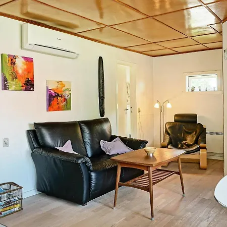 Two-bedroom In 5 Holiday home
