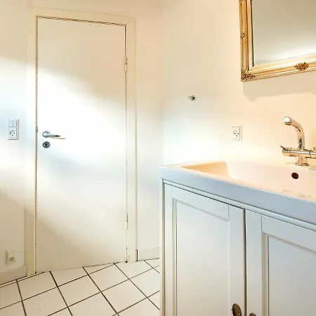 Two-bedroom In 5 Allinge-Sandvig